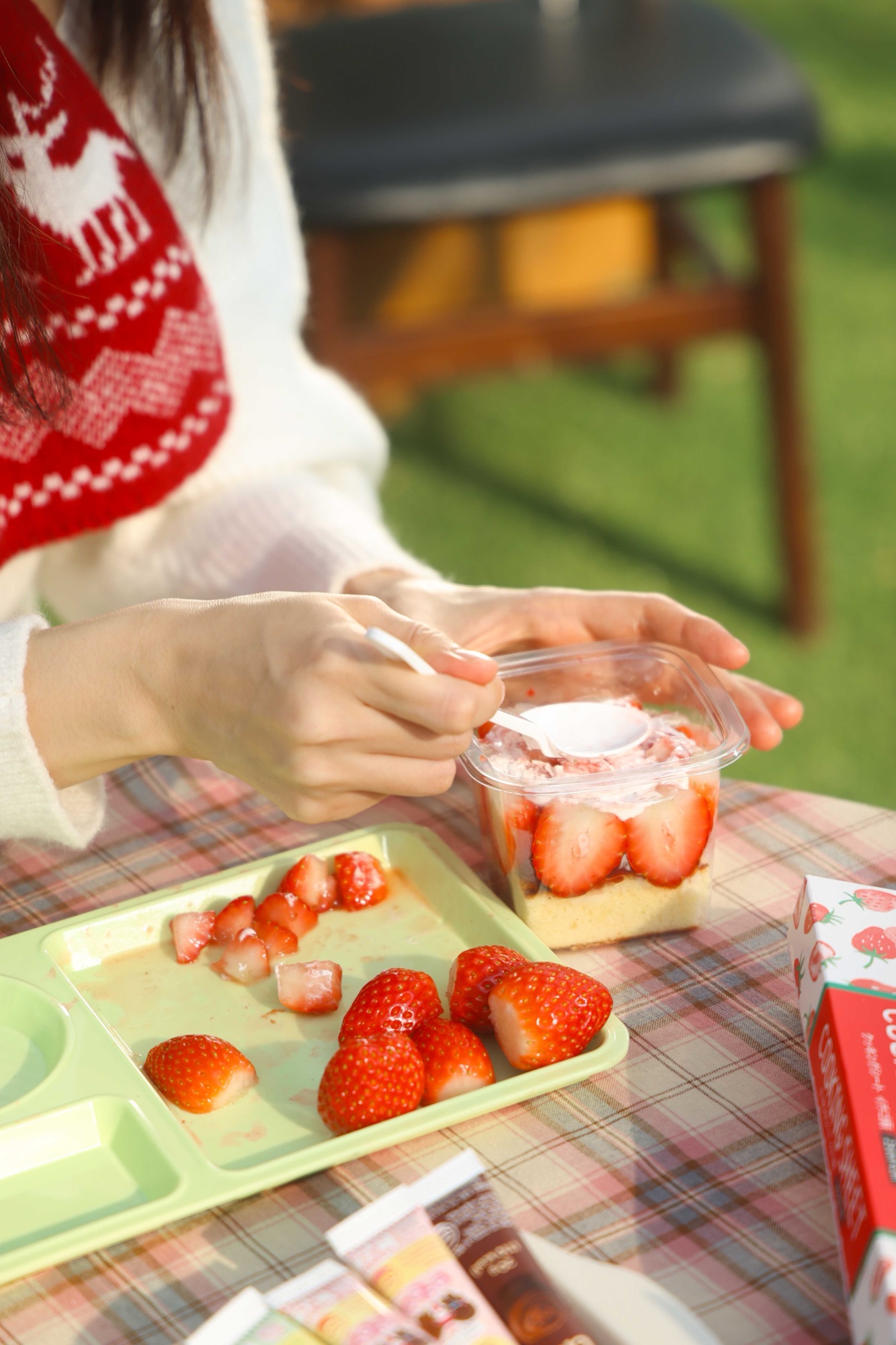 설향 딸기 수확 체험을 소개하는 안내 이미지